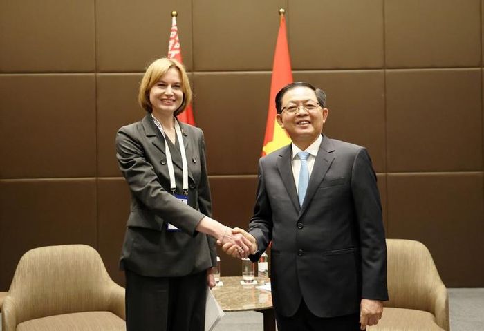 Phó Thủ tướng Hồ Quốc Dũng gặp Phó Thủ tướng Belarus Natalya Petkevich - Ảnh: VGP/Gia Huy