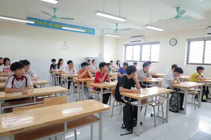 Một phòng thi tại điểm thi Trường THCS Nguyễn Như Uyên.