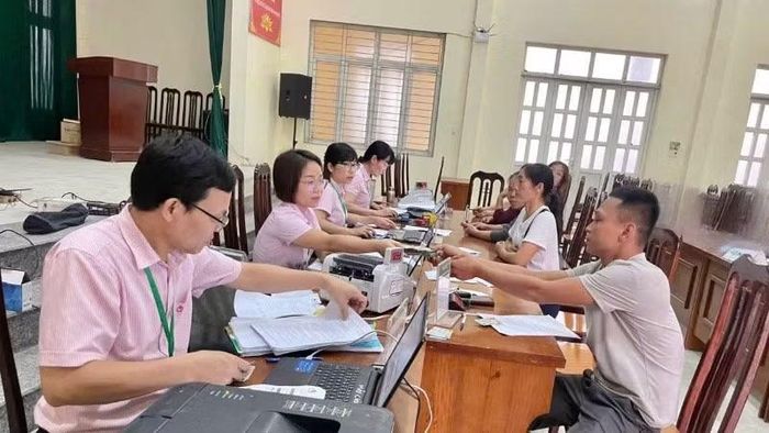Ngân hàng Chính sách xã hội Hòa Bình kịp thời giải ngân vốn đến người dân.