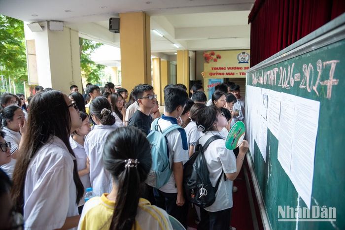 Công tác y tế cũng được chú trọng với đầy đủ thuốc men và phương án hỗ trợ tối đa, bao gồm cả việc bố trí phòng thi dự phòng tại tầng 1 trong tình huống có thí sinh gặp khó khăn về vận động.