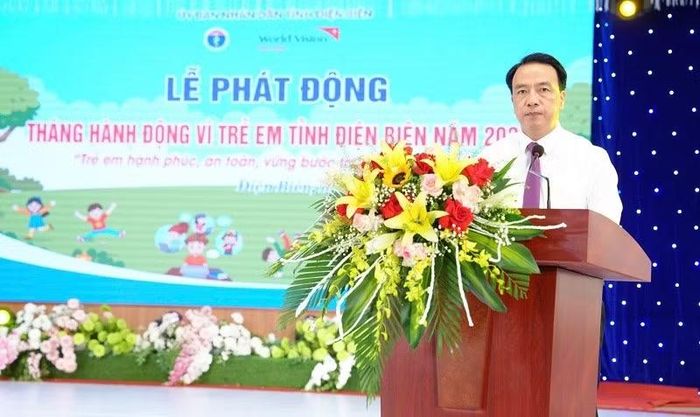 Đồng chí Phạm Giang Nam, Giám đốc Sở Y tế Điện Biên, đại diện cơ quan thường trực Quỹ Bảo trợ trẻ em tỉnh thông tin về công tác chăm sóc, bảo vệ trẻ em trên địa bàn tỉnh Điện Biên trong thời gian qua.