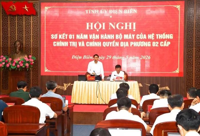 Đồng chí Lê Văn Lương, Chủ tịch Ủy ban nhân dân tỉnh Điện Biên ghi nhận các kiến nghị của các xã trong vận hành chính quyền địa phương hai cấp.