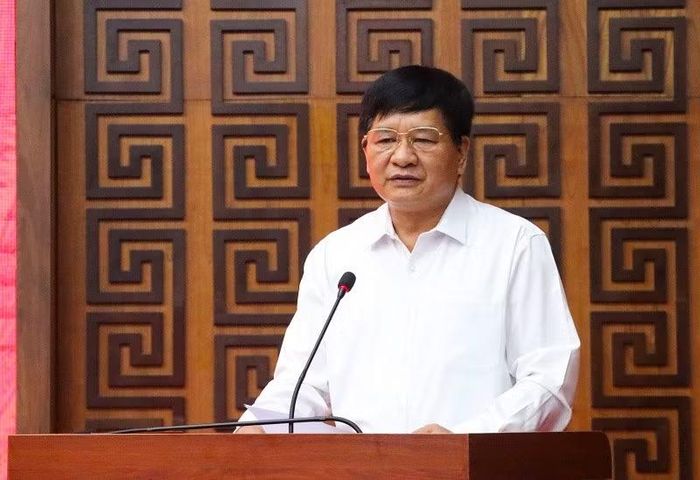 Đồng chí Lê Thành Đô, Phó Bí thư Thường trực Tỉnh ủy, Chủ tịch Hội đồng nhân dân tỉnh Điện Biên phát biểu tại hội nghị.
