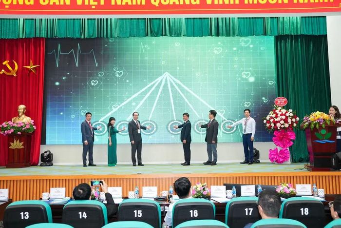 Nghi thức thắp sáng biểu tượng “Cây sự sống".
