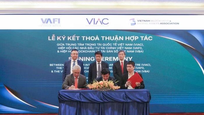 VIAC ký kết thỏa thuận hợp tác với Hiệp hội Các nhà đầu tư tài chính Việt Nam (VAFI) và Hiệp hội Blockchain và tài sản số Việt Nam (VBA).