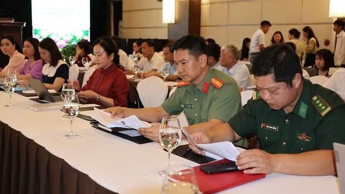 Các đại biểu tham dự hội thảo.