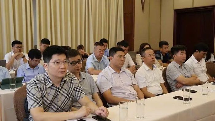 Các đại biểu tham dự hội thảo.