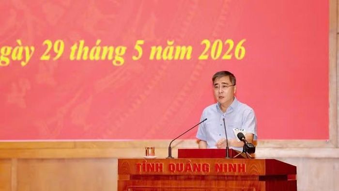 Đại biểu tham luận tại hội nghị.
