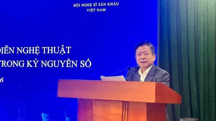 Phó Giáo sư, Tiến sĩ Đỗ Hồng Quân, Chủ tịch Liên hiệp các Hội Văn học nghệ thuật Việt Nam phát biểu khai mạc.