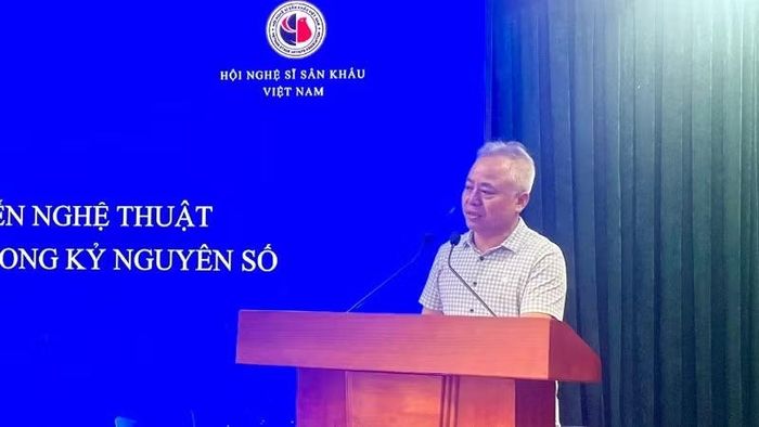 Tiến sĩ, Nhà viết kịch Nguyễn Đăng Chương, Phó Chủ tịch Hội Nghệ sĩ Sân khấu Việt Nam đề dẫn tọa đàm.
