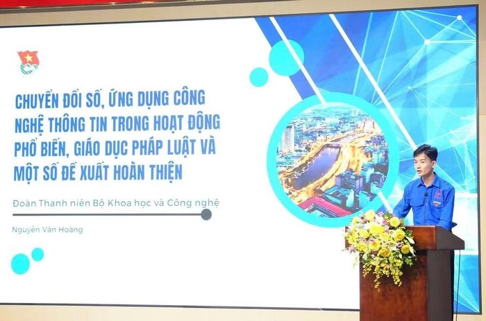 Trao đổi, đề xuất các giải pháp đổi mới nội dung, phương thức phổ biến, giáo dục pháp luật theo hướng hiện đại, linh hoạt, dễ tiếp cận; tăng cường ứng dụng công nghệ số, nền tảng truyền thông mới và phát huy vai trò của thanh niên trong lan tỏa pháp luật.