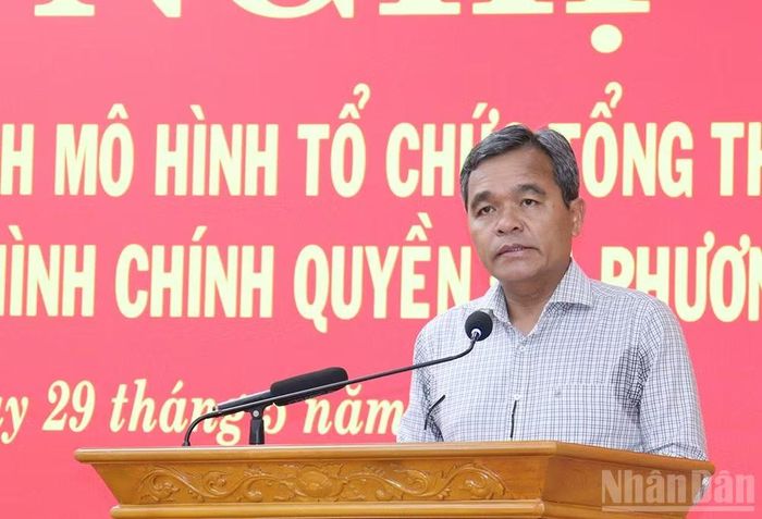 Đồng chí Hồ Văn Niên, Ủy viên Trung ương Đảng, Bí thư Tỉnh ủy Quảng Ngãi phát biểu kết luận hội nghị.