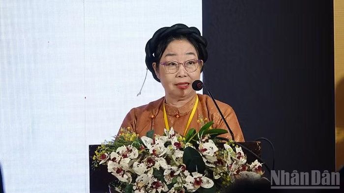 Giám đốc Bảo tàng Áo dài Huỳnh Ngọc Vân phát biểu tại hội nghị.
