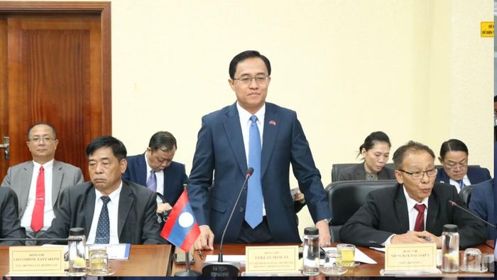 Bộ trưởng Leklay Sivilay bày tỏ mong muốn tiếp tục tăng cường trao đổi chuyên môn, đẩy mạnh đào tạo nguồn nhân lực chất lượng cao, đáp ứng yêu cầu phát triển trong giai đoạn mới trong lĩnh vực xây dựng đường bộ.