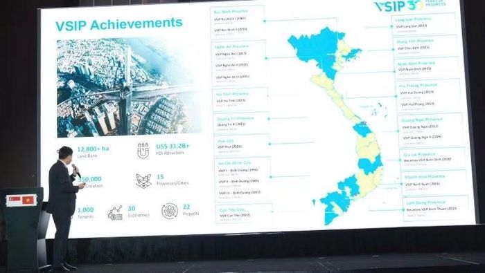 Đại diện VSIP giới thiệu mô hình VSIP 2.0 tại Diễn đàn kết nối Công nghệ Việt Nam-Singapore.