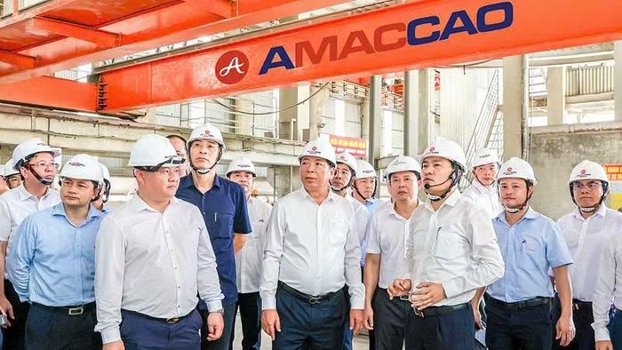 Bộ trưởng Xây dựng Trần Hồng Minh cùng đoàn công tác khảo sát thực tế Cụm nhà máy bê-tông AMACCAO.