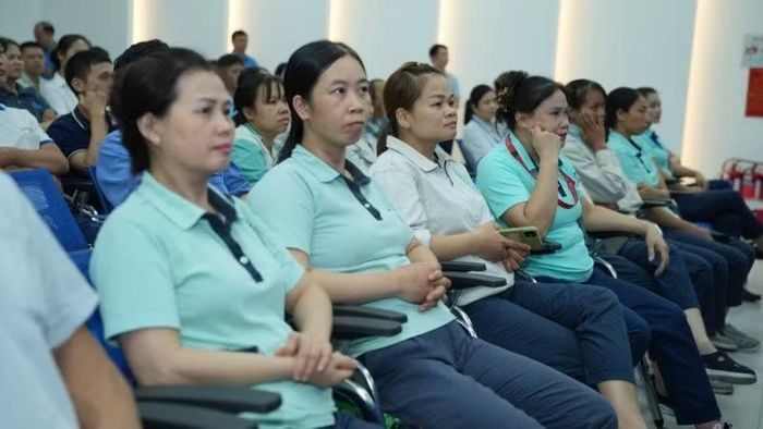 Không để các kiến nghị sau đối thoại chỉ dừng lại ở hội trường- Chủ tịch Ủy ban nhân dân thành phố Hà Nội khẳng định trước công nhân, lao động Thủ đô.