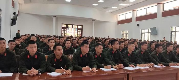 Các chiến sĩ trong chương trình huấn luyện.