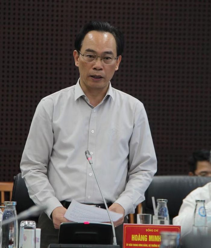 Bộ trưởng Giáo dục và Đào tạo Hoàng Minh Sơn.