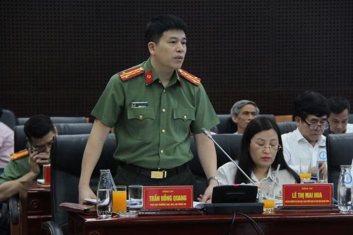 Thành viên Đoàn công tác phát biểu, trao đổi tại buổi làm việc.