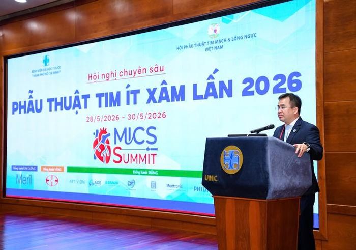 PGS-TS-BS Ngô Quốc Đạt, Hiệu trưởng Đại học Y Dược TPHCM, phát biểu tại hội nghị