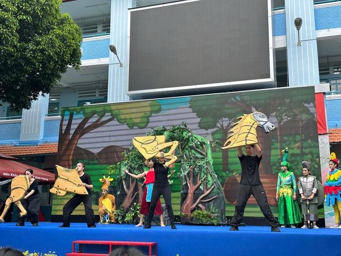 Những tiết mục được dàn dựng sinh động phục vụ khán giả thiếu nhi của Nhà hát Kịch TP HCM