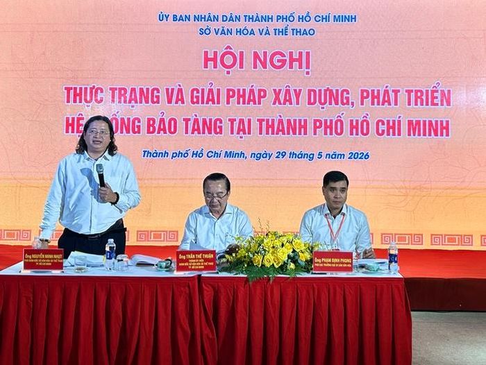 Cácchủ tọa hội nghị “Thực trạng và giải pháp xây dựng, phát triển hệ thống bảo tàng tại TPHCM”
