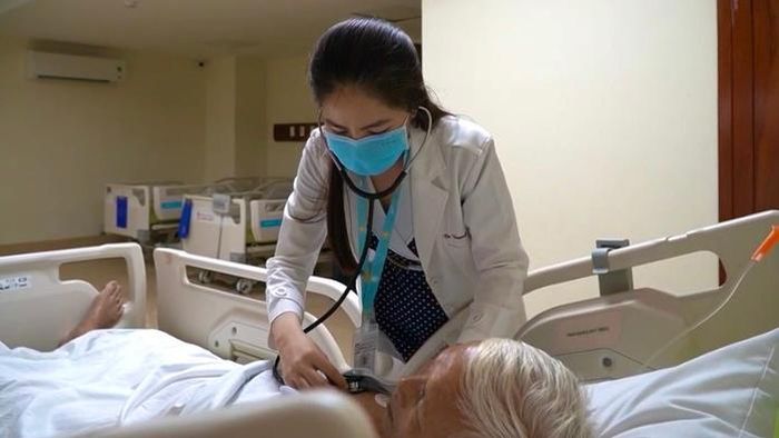 Hiện sức khỏe bệnh nhân đã ổn định, nhận thức tốt, vận động tay chân đang dần hồi phục.