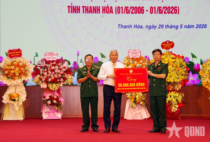Trung ương Hội NNCĐDC/Dioxin Việt Nam trao hỗ trợ 50 triệu đồng cho Quỹ hỗ trợ nạn nhân chất độc da cam tỉnh Thanh Hóa. 