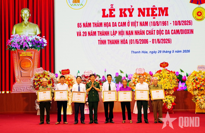 Trung ương Hội NNCĐDC/Dioxin Việt Nam khen thưởng các tập thể, cá nhân có thành tích xuất sắc trong công tác hội giai đoạn 2006-2026. 