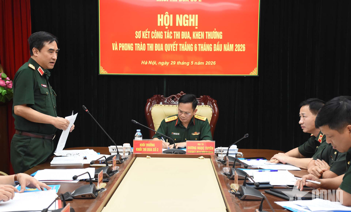  Thiếu tướng Nguyễn Hoàng Nam, Bí thư Đảng ủy, Phó cục trưởng Cục Xe máy - Vận tải phát biểu tại hội nghị. 