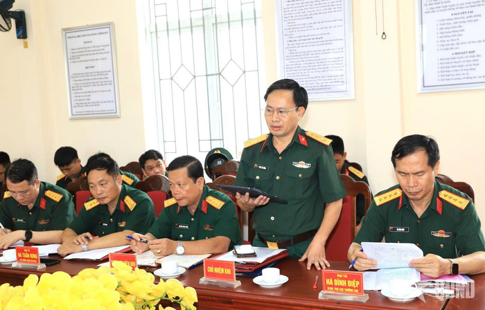 Đại tá Bùi Trí Dũng, Chủ nhiệm Kho K866 báo cáo kết quả thực hiện nhiệm vụ của đơn vị. 