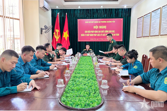 Ban CHQS phường Quảng Yên (Bộ CHQS tỉnh Quảng Ninh) tổ chức hội nghị.