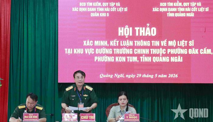 Các đồng chí chủ trì hội thảo. 