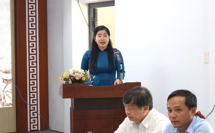 Bà Hoàng Thị Bích Hạnh - Giám đốc Ban Quản lý Di tích và Danh thắng thành phố Đà Nẵng phát biểu khai mạc tọa đàm.