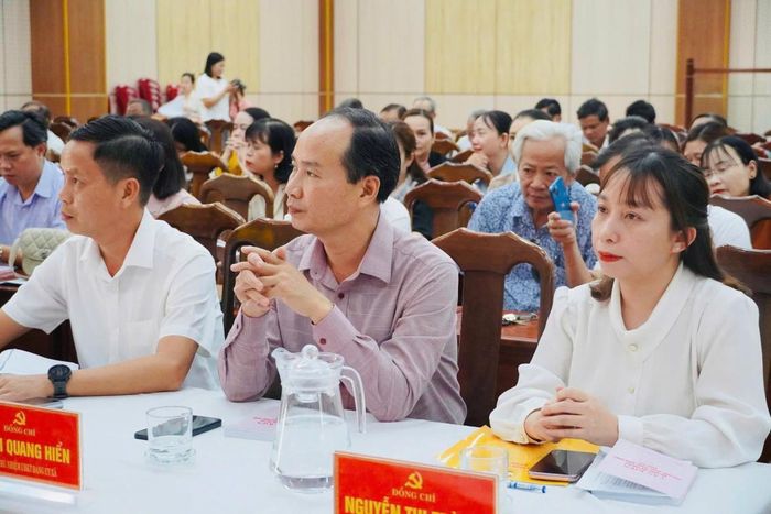 Các đại biểu dự Hội nghị.