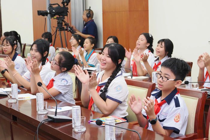  Thiếu nhi tham dự chương trình. Ảnh: HOÀNG HÙNG 