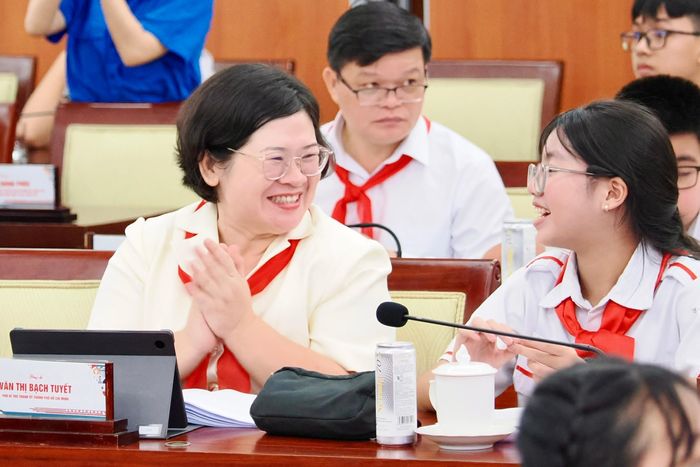  Đồng chí Văn Thị Bạch Tuyết tham dự chương trình. Ảnh: HOÀNG HÙNG 