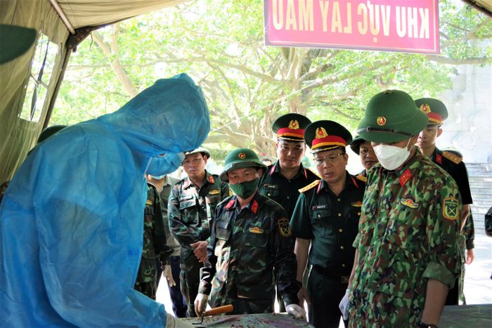 Việc lấy mẫu phục vụ giám định ADN được xem là giải pháp quan trọng nhằm từng bước xác định danh tính các liệt sĩ còn thiếu thông tin
