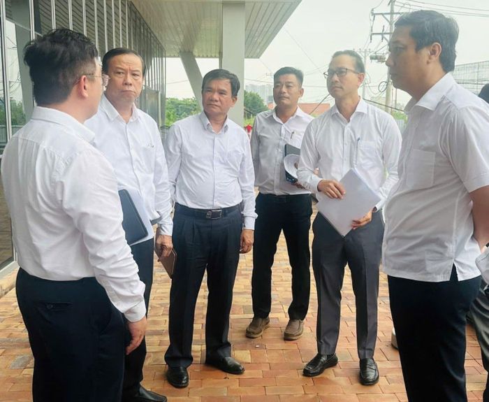 Đồng chí Nguyễn Văn Thọ nghe báo cáo tình hình triển khai các dự án