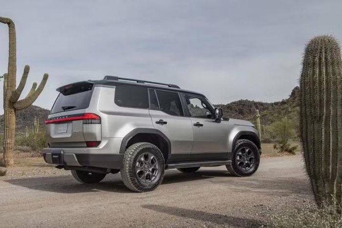 Hiện Lexus GX hybrid 2027 mới vẫn chưa được bán tại Nhật Bản, châu Âu hay Anh quốc. Tuy nhiên, giới quan sát cho rằng việc đăng ký tên gọi cùng những phát biểu mới từ lãnh đạo Lexus là tín hiệu cho thấy GX 550h nhiều khả năng sẽ sớm ra mắt tại Mỹ.