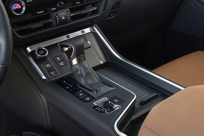 Các lãnh đạo Lexus tại Úc được cho là đã nghiên cứu phiên bản hybrid này và cuối cùng kết luận rằng những đánh đổi đó là không đáng. Ông Meldrum cho biết nguyên nhân bao gồm khả năng kéo tải giảm, công suất thấp hơn và quan trọng nhất là vấn đề bố trí pin khiến không gian bị ảnh hưởng.