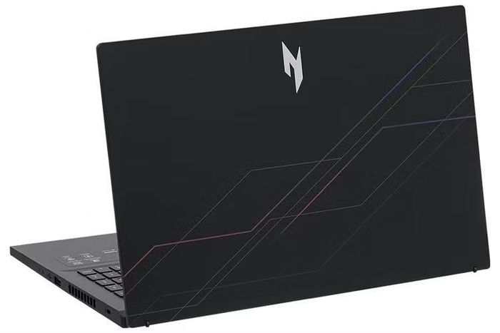 Đứng ở phân khúc phổ thông, Nitro ProPanel ANV15-52 gây ấn tượng với màn hình IPS 15.6 inch tần số quét 180Hz cùng độ phủ màu 100% sRGB, mang lại trải nghiệm hiển thị mượt mà cho các tựa game FPS như Valorant, CS2 hay Apex Legends, đồng thời đáp ứng tốt nhu cầu chỉnh ảnh và dựng video cơ bản cho giới trẻ sáng tạo nội dung.