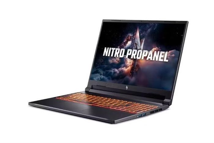 Ở phân khúc tầm trung, Nitro ProPanel ANV16-72 được xem là “điểm cân bằng vàng” của lineup Acer Nitro ProPanel khi sở hữu màn hình 16 inch rộng rãi hơn, tiếp tục duy trì tần số quét 180Hz và độ phủ màu 100% sRGB nhằm phục vụ đồng thời cả gaming tốc độ cao lẫn các tác vụ sáng tạo nội dung chuyên nghiệp hơn.