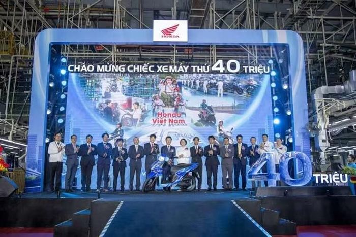 Honda Việt Nam bán gần 2,3 triệu xe máy và 28.238 ôtô năm tài chính 2026.
