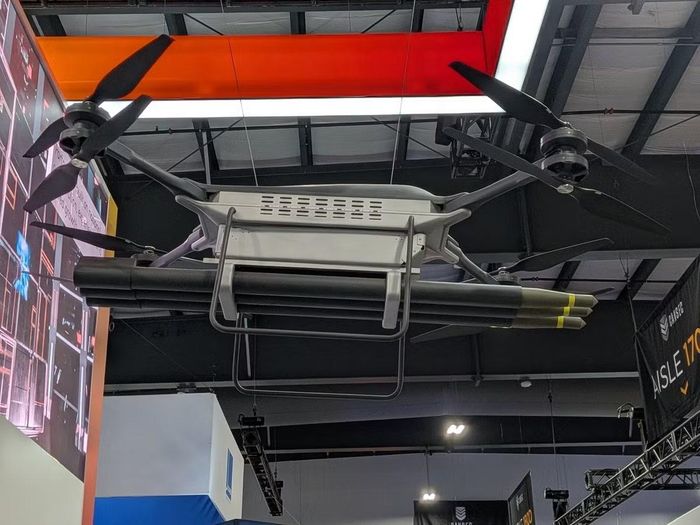 Hệ thống Vũ khí Tiêu diệt Chính xác Cao cấp (APKWS) tương tự trên trực thăng Apache được gắn lên TRV 150 biến nó thành sát thủ.