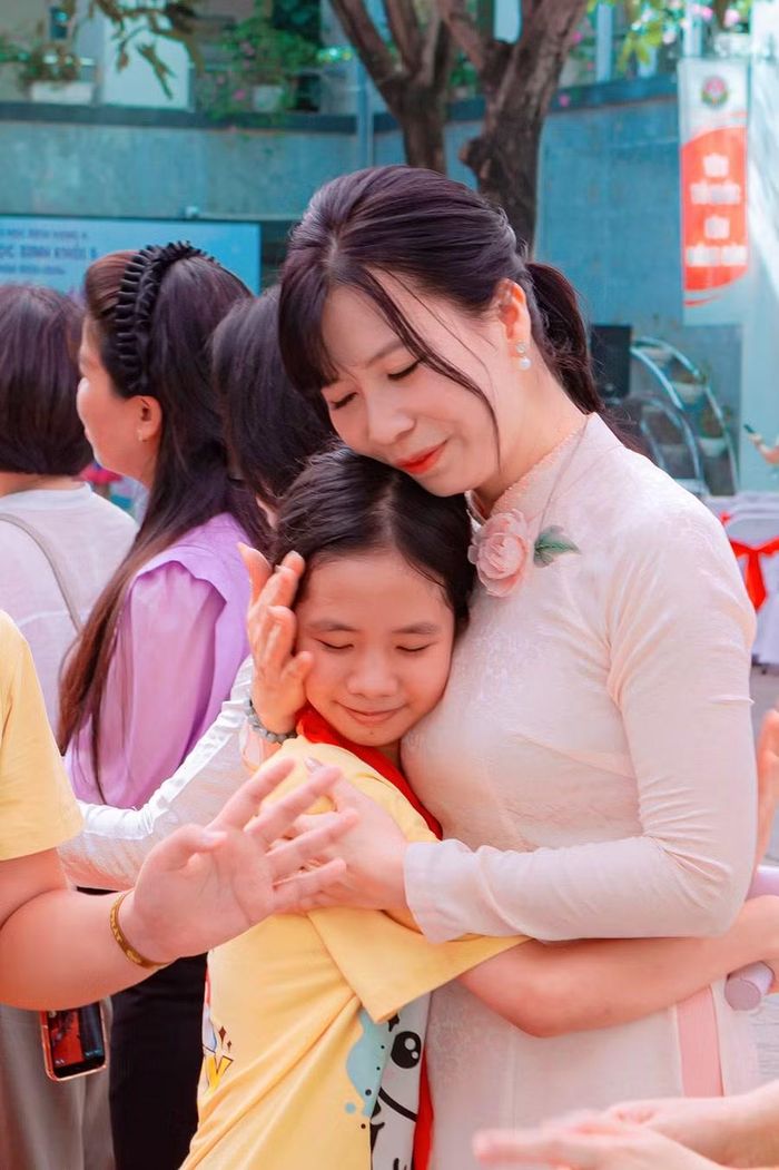 Khoảnh khắc xúc động của buổi lễ.