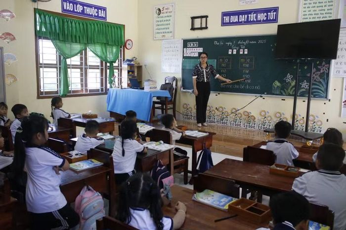 Học sinh biên giới được chăm lo điều kiện học hành, góp phần nâng cao chất lượng giáo dục vùng biên.