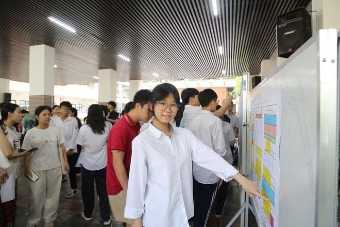 Thí sinh kiểm tra thông tin, số báo danh, phòng thi.