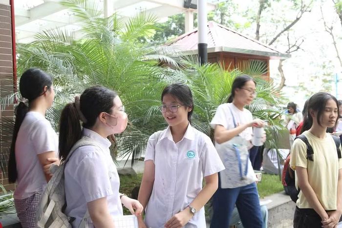 Thí sinh hân hoan, tự tin hướng tới kỳ thi với kết quả cao nhất.